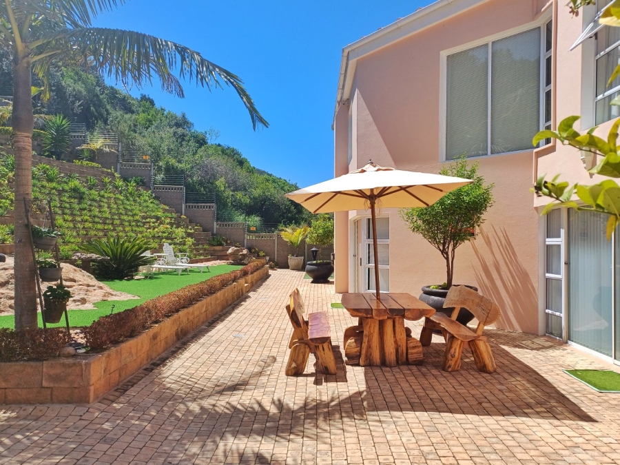 5 Bedroom Property for Sale in Outeniqua Strand Western Cape